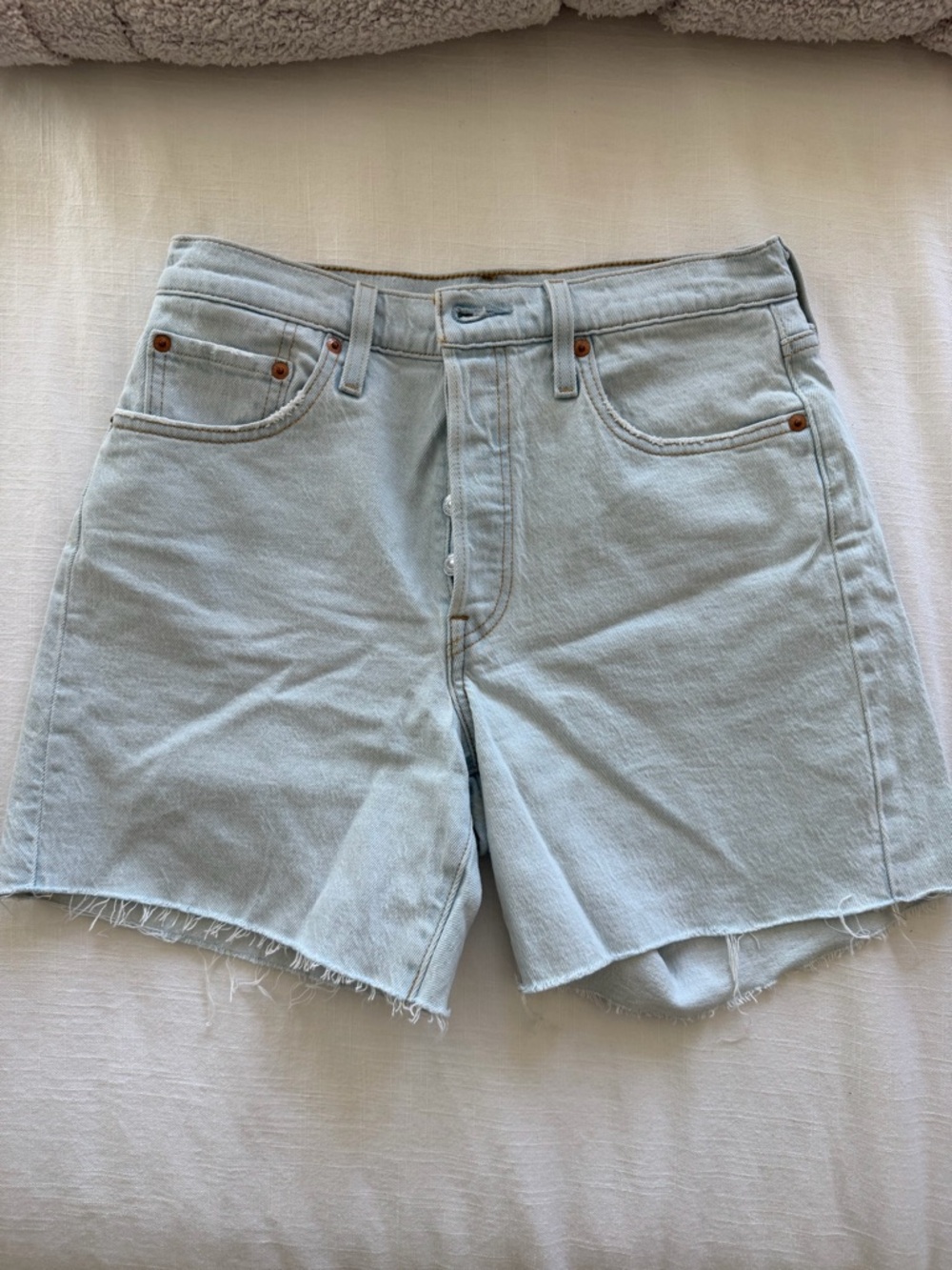 Levi's Women's 501 Mid Thigh Short, (New) Light Indigo Worn in, 28